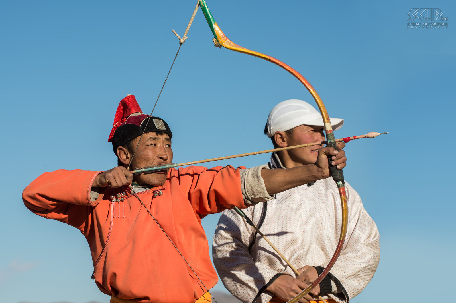 Ulgii - Golden Eagle Festival - Archers An archer Uriankhai aims his bow and arrow on the target Stefan Cruysberghs